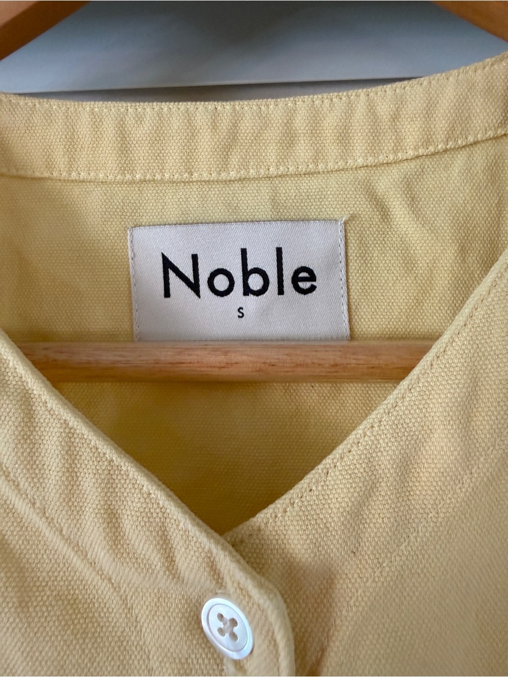 Noble Clothing Sleeveless Vest - Picture 2 of 6